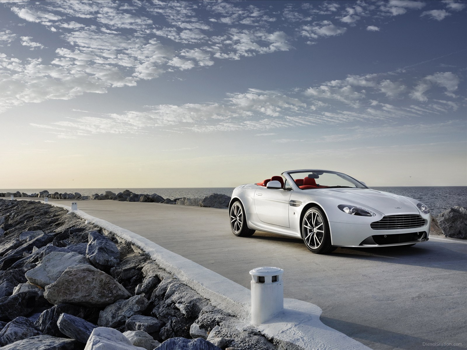 Aston Martin V12 Zagato 2013